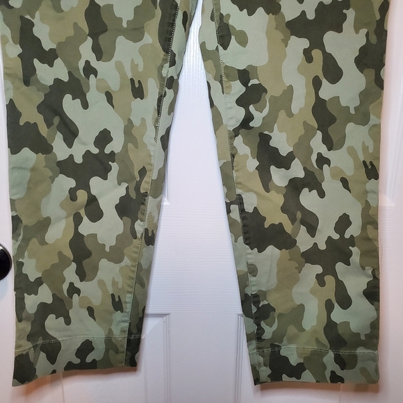 Gap Straight Khaki High Rise Camo Pants Womens Size 6 Green Chino Twill - Picture 3 of 8